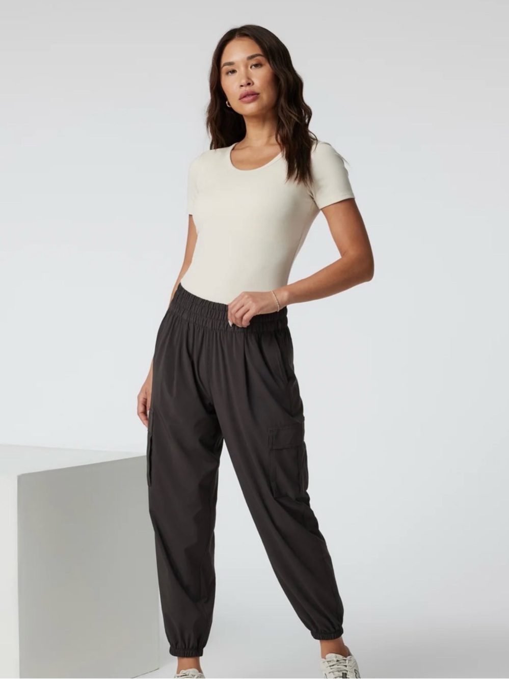 Vuori Short Sleeve Scoop Neck Bodysuit w Built-in Bra, Cream (milkweed)